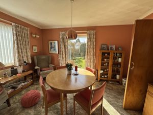 dining room- click for photo gallery